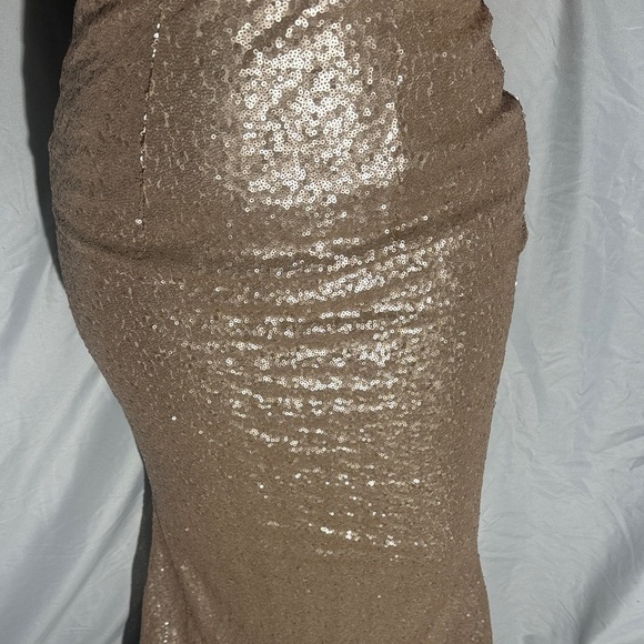 Bari Jay Gold Sequin Gown Size 2 – Cap Sleeve V-Neck - Picture 6 of 9